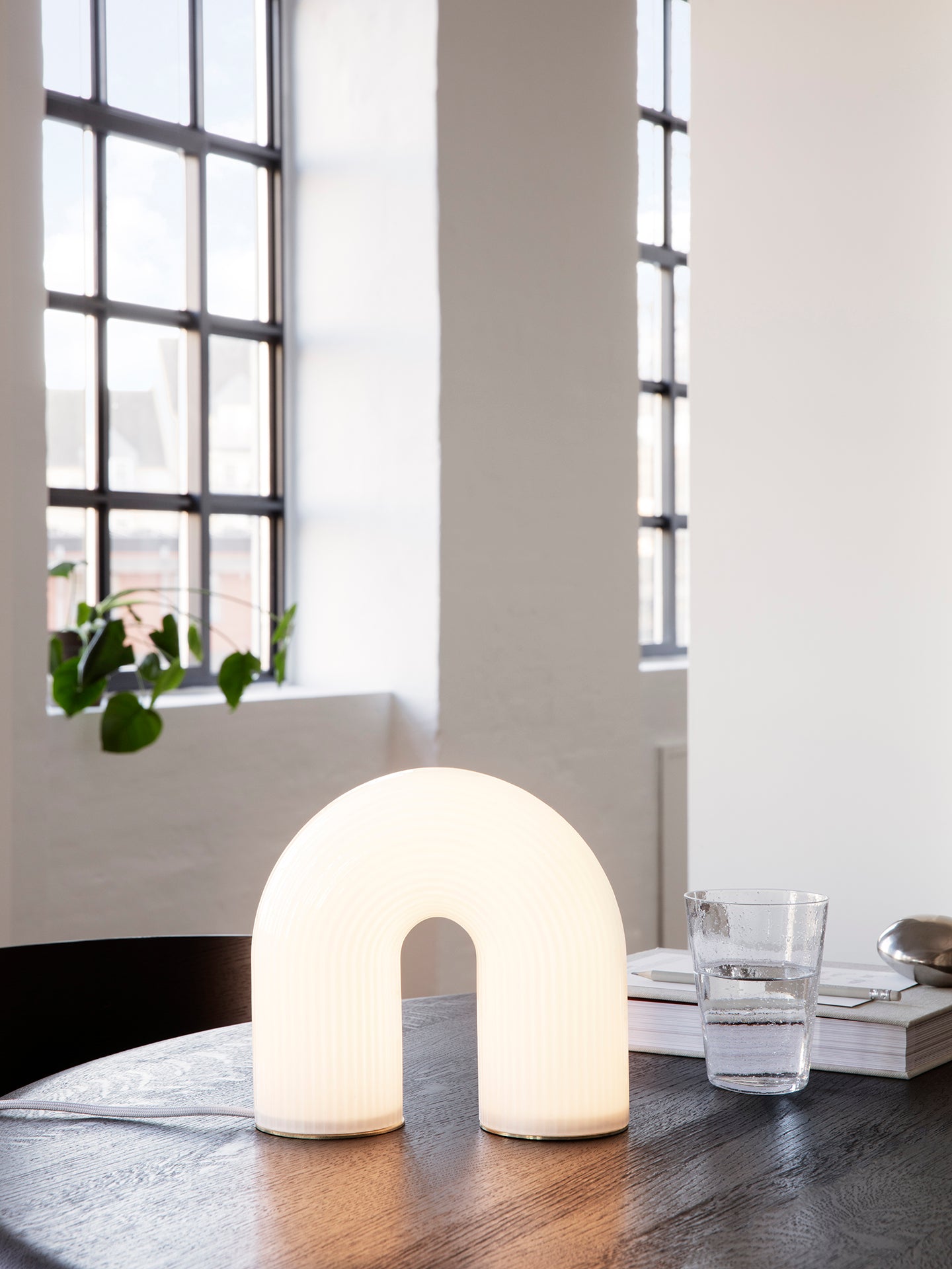 Ferm Living - Lampe à poser Vuelta - Blanc