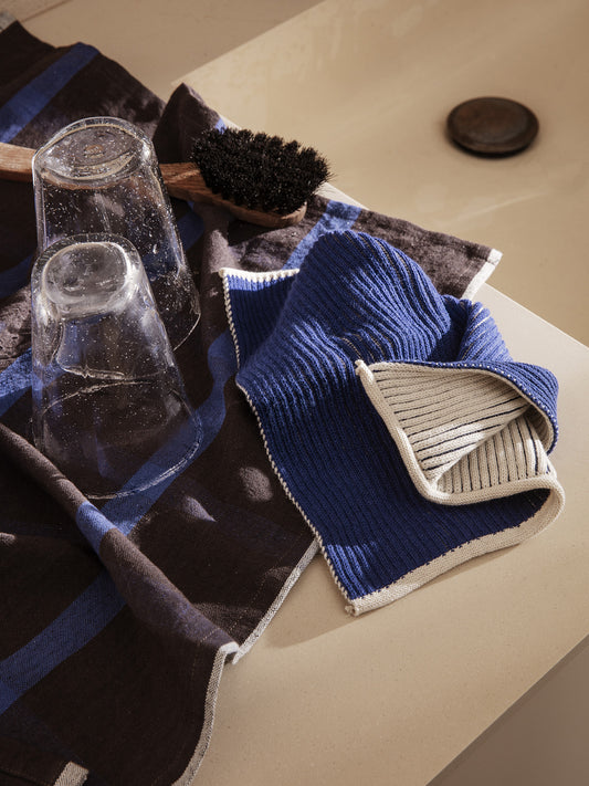 Ferm Living - Torchon Hale - Chocolat/Bleu vif