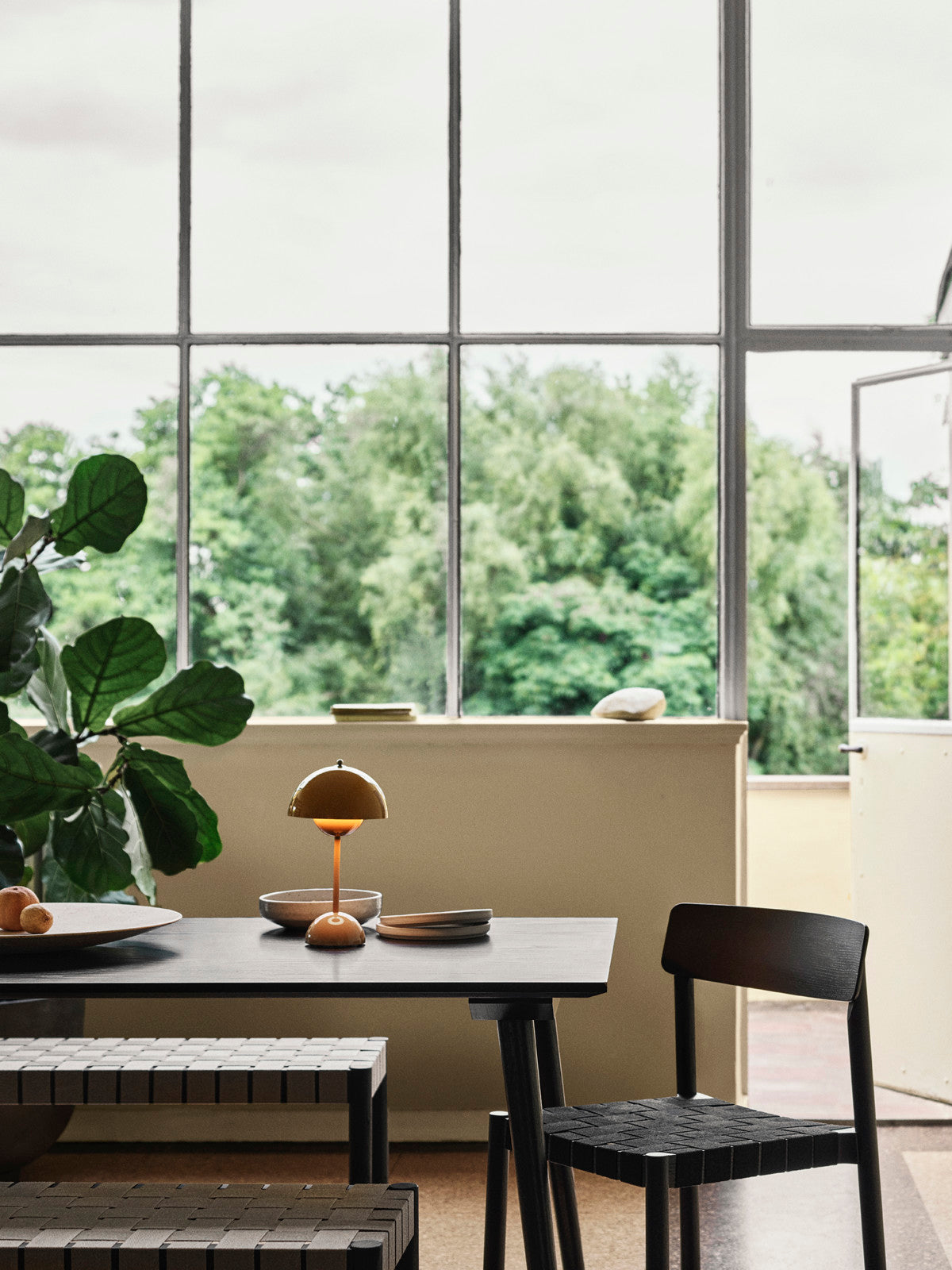 And Tradition - Lampe de table portable Flowerpot VP9 Moutarde de Verner Panton