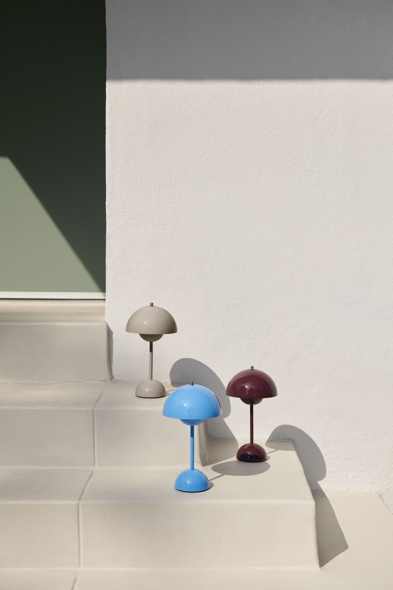 And Tradition - Lampe de table portable Flowerpot VP9 Grey Beige de Verner Panton