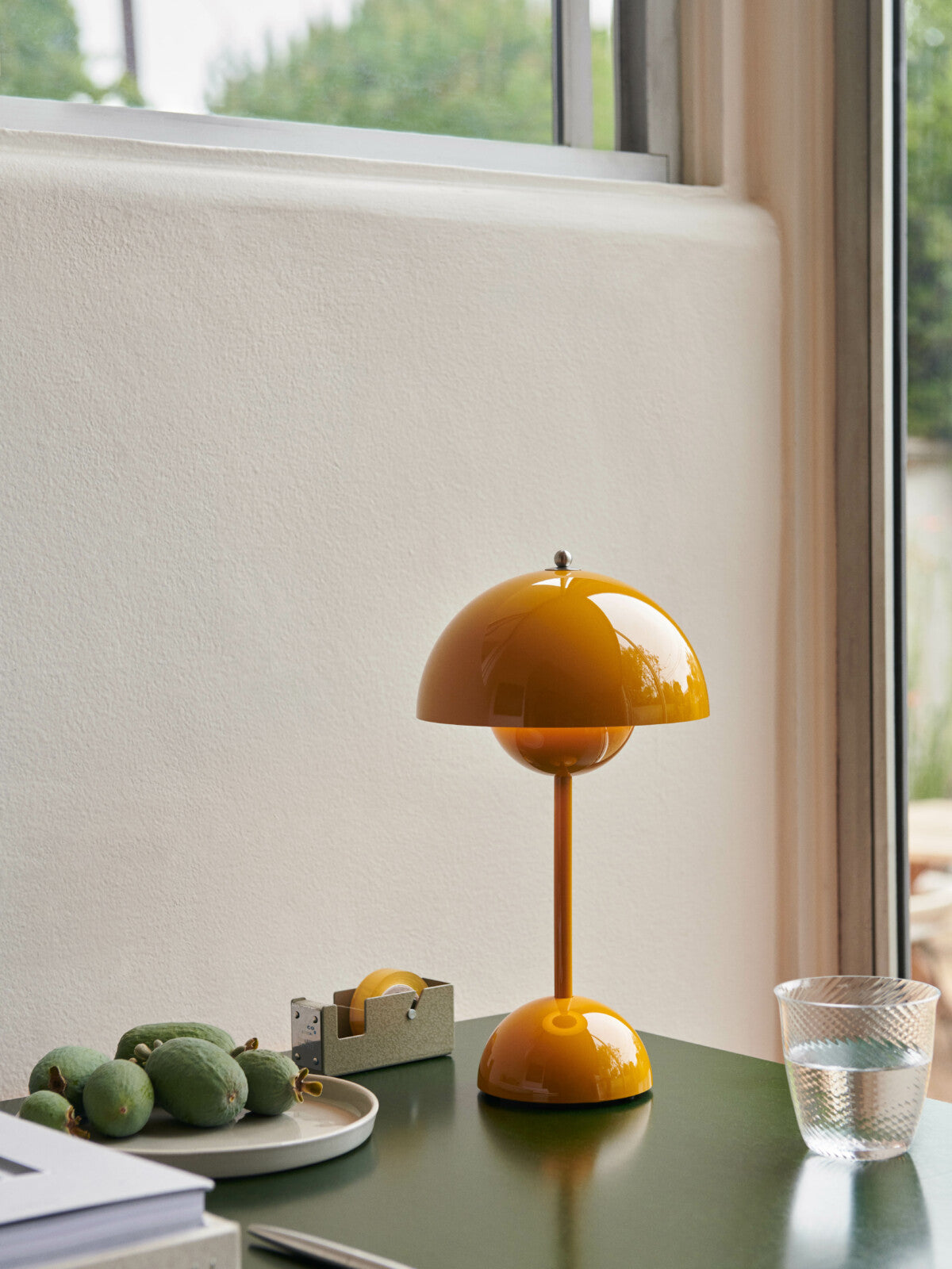 And Tradition - Lampe de table portable Flowerpot VP9 Moutarde de Verner Panton