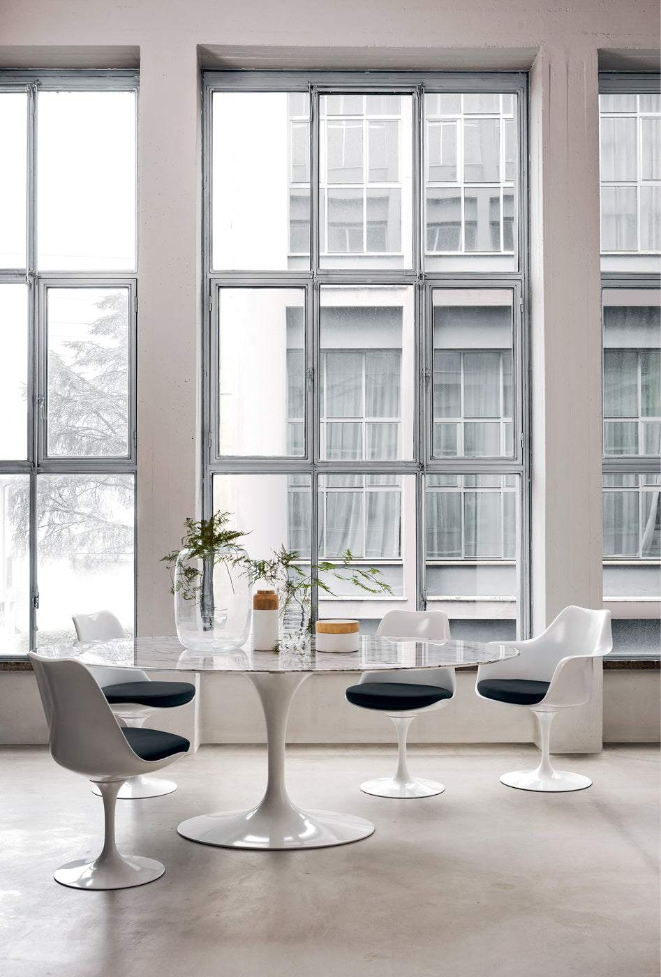 Knoll International - Chaise Tulipe Gris Hallingdall de Eero Saarinen