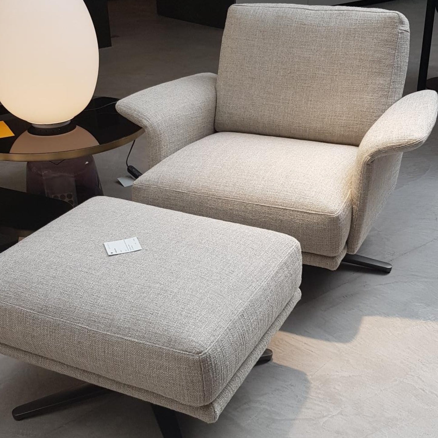 Verzelloni – fauteuil et pouf Nilson de Lievore Altherr