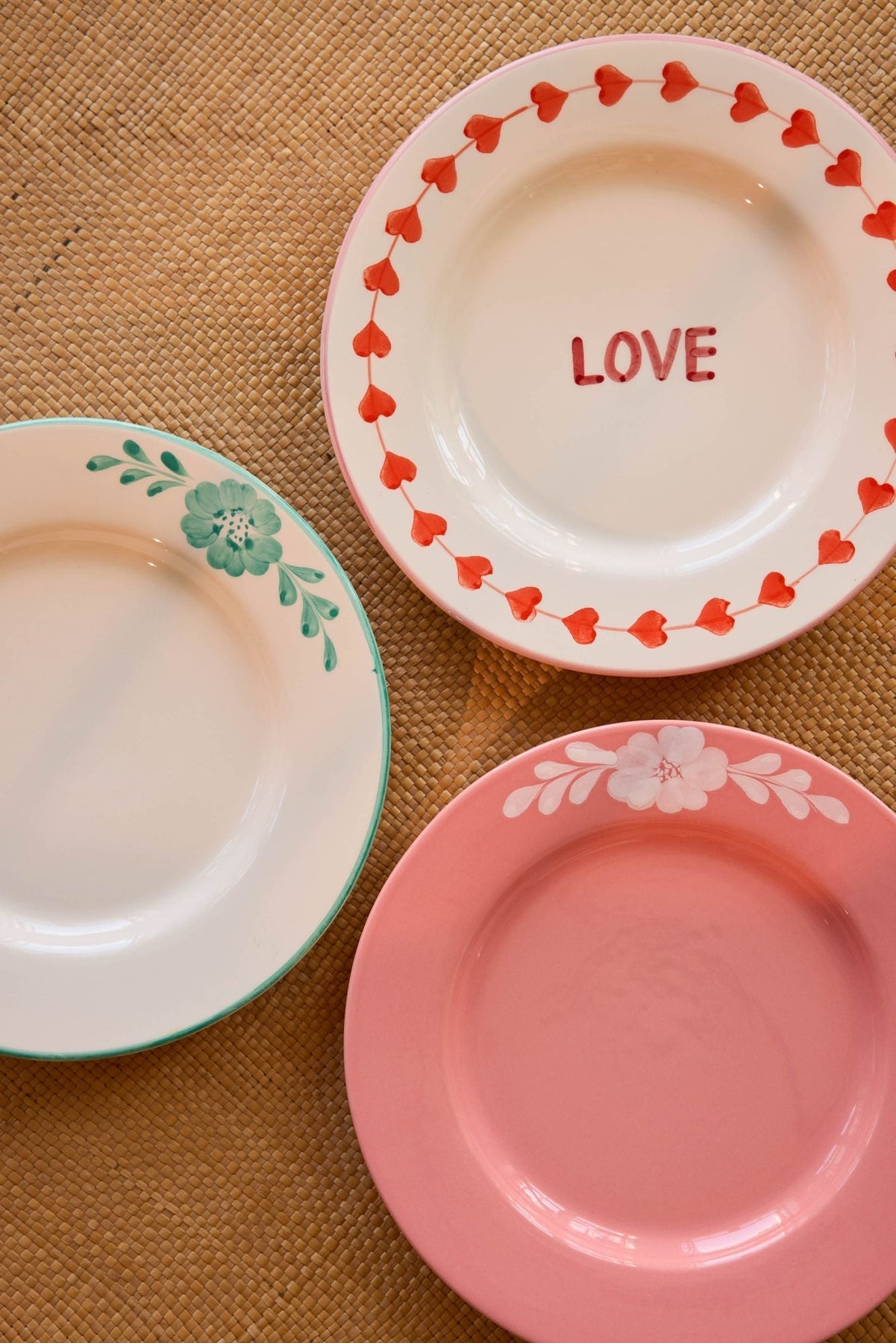 Rice - Assiette plate en céramique - Blanc cassé - Motif LOVE peint à la main