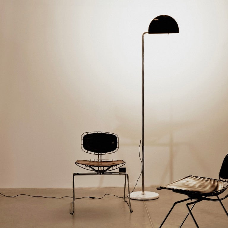 DCW - Lampadaire Mezzaluna Floor tête noire de Bruno Gecchelin