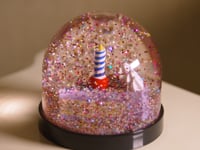 & klevering - Boule à neige Gâteau d'anniversaire Wonderball