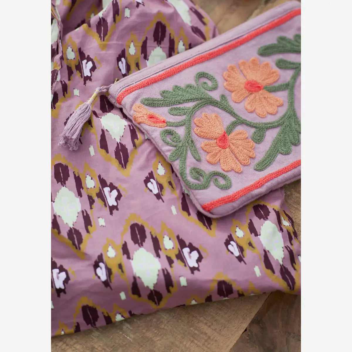 Madam Stoltz - Étui brodé pour iPad