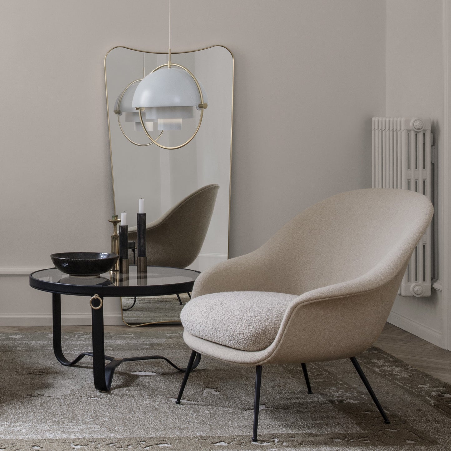 Gubi - Fauteuil Bat de GamFratesi