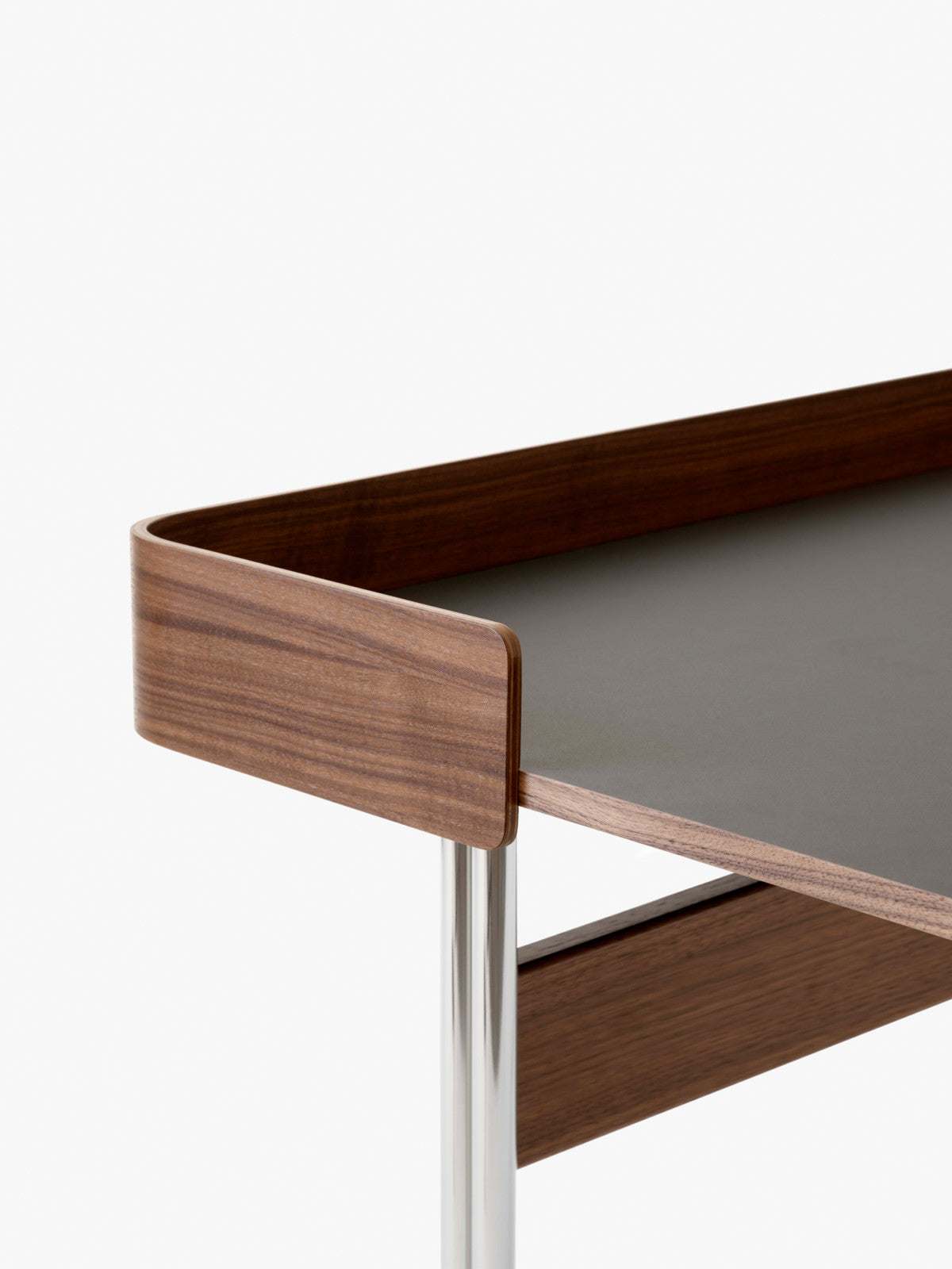And Tradition - Bureau - Pavilion AV17