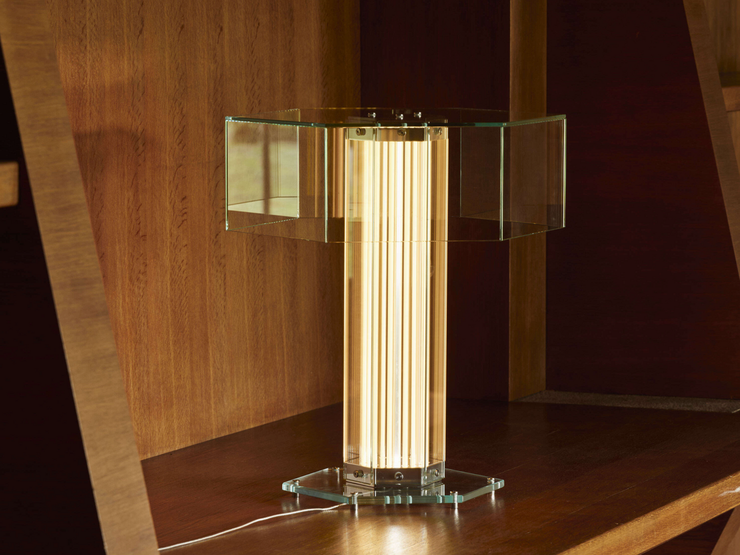 Flos - lampe de table SuperWire T par Formafantasma